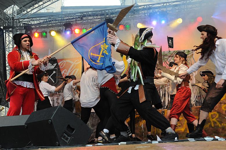 ...dzięki którym można śmiać się i nie myśleć o codziennych sprawach związanych z kolokwiami, ćwiczeniami, zaliczeniami, egzamin