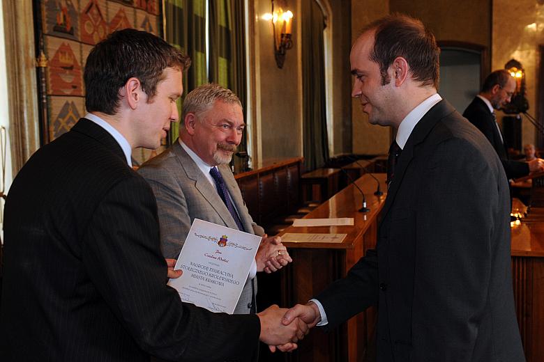 ...nagrody edukacyjne wyróżnionym nauczycielom i uczniom krakowskich szkół, którzy mogą poszczycić się wybitnymi osiągnięciami.