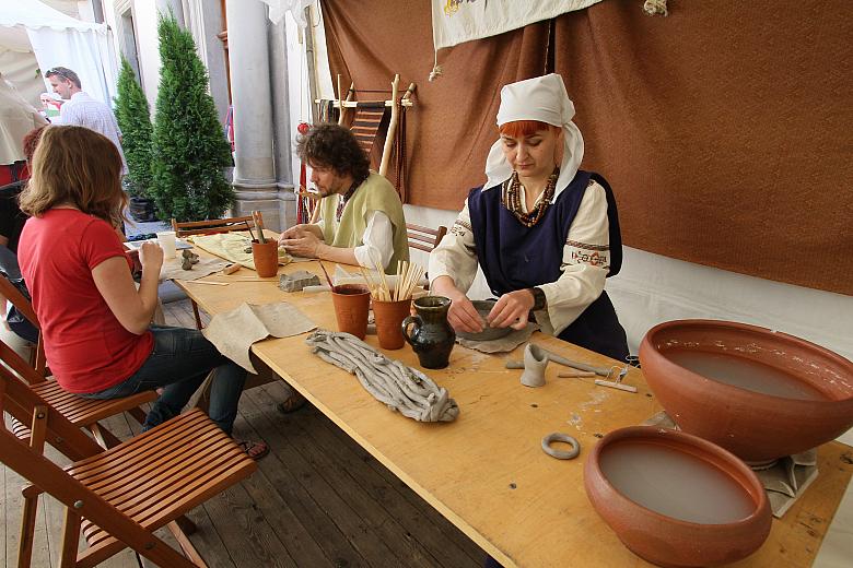 Za prace na świeżo zrobionym czerpanym papierze z pieczęciami można było zdobyć uzyskać specjalne świadectwo.