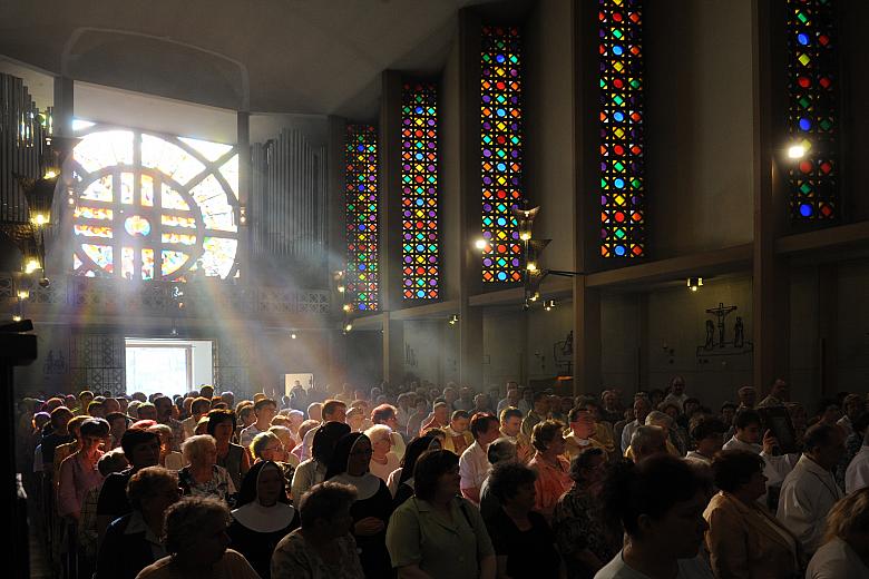 ...na którą przybyło liczne grono parafian oraz gości.