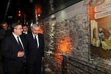 Prezydent Komorowski w krakowskim podziemnym muzeum