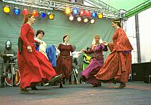 ...oraz tańce dworskie.