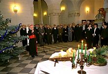 Księża Kardynałowie Franciszek Macharski i Stanisław Nagy pobłogosławili zebranych i poświęcili opłatki.