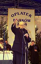 Jego Eminencja Ksiądz Franciszek  Kardynał Macharski poświęcił opłatki. 