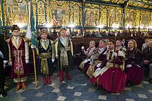 We nabożeństwie uczestniczyli przedstawiciele władz samorządowych 
i wojewódzkich, organizacji kombatanckich, parlamentarzyści,