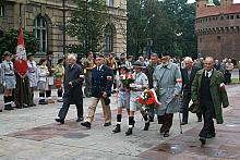 Wspólna delegacja kombatantów i harcerzy.