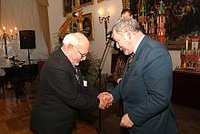 "Honoris gratia" nadawana jest dla osobistości, które w szczególny sposób zasłużyły się dla Krakowa i jego mieszkańców