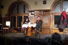 Goście obejrzeli spektakl teatralny "Wpadka" w wykonaniu Mirosławy Wielowieyskiej 
i Grzegorza Jurasa.