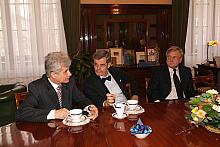 Od lewej:Julian Pilszczek, Prezes Zarządu Miejskiego Przedsiębiorstwa Komunikacji w Krakowie, dr Thomas Gläser, Konsul Generalny