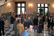 Zgromadzone zdjęcia są przypomnieniem Krakowa sprzed roku, modlących się wiernych i morza płonących świec.