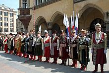 W uroczystości poświęcenia sztandaru uczestniczyli członkowie Bractwa Kurkowego w Krakowie.