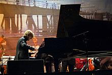 Na Rynku Głównym zabrzmiały m.in. koncert fortepianowy Henryka Mikołaja Góreckiego... 