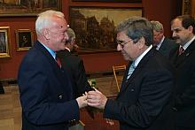 Gratulacje dla prezesa KBS Jana Czesaka od Henryka Bątkiewicza, Zastępcy Prezydenta Krakowa.