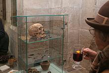 ...ozdoby, będące częścią wyposażenia grobowego...