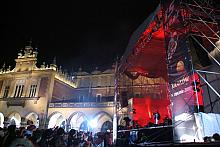 XV Finał Wielkiej Orkiestry Świątecznej Pomocy na Rynku Głównym w Krakowie. 