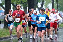 W Maratonie wzięli udział zawodnicy z różnym wieku. Obok ludzi bardzo młodych biegli prawdziwi seniorzy.