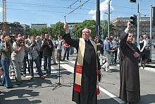 ...dlatego też świetnie nadaje się na patrona ulicy prowadzącej do tunelu przebiegającego pod torami kolejowymi.