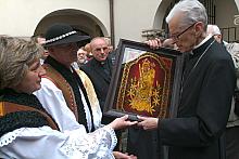 Na uroczystość przybyli też - tak zawsze bliscy Jubilatowi - Górale.