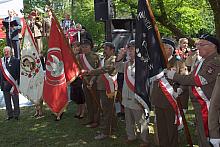 Uroczystości towarzyszyły liczne poczty sztandarowe.