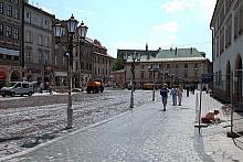 W dziejach Małego Rynku jest to moment przełomowy. Na początku wieku XX utracił on - za sprawą zbudowanej wówczas linii tramwajo