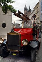 Centralne obchody "Dnia Strażaka" odbyły się na Rynku Głównym w Krakowie. 