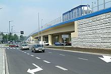 Trójprzęsłowa estakada ma 120 metrów długości. 