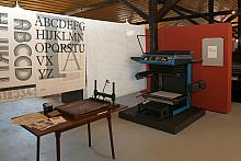 Na wystawie pokazano różne etapy jego dziejów, także i te z lat stanu wojennego.