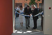 Prezydent Jacek Majchrowski i dyrektor Muzeum Inżynierii Miejskiej Stanisław Pochwała odtworzyli wystawę "W gnieździe druka