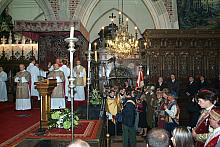 Czcigodne wnętrze Katedry zapełniło się zaproszonymi gośćmi.