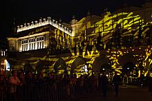 Słuchacze prawykonania oratorium "Cracovia est" byli jednocześnie widzami wspaniałego widowiska... 