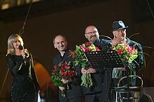 Kwiaty dla twórców i wykonawców kantaty.