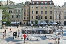 Wystawa na wielki walor edukacyjny i dokumentacyjny. Zawiera bowiem zdjęcia robione w czasie trwania prac archelogicznych, przed