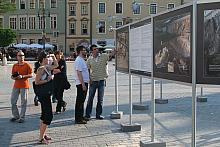 Wartosć ekspozycji odnoszą towarzyszące zdjęciom fachowe komentarze.