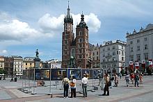 Wystawa otwarta w pierwszym dniu lata pozostanie na Rynku Głównym do jego końca, 22 września 2007 r.