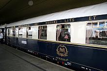 Pociąg składał się z 16 wagonów i był tak długi, że ostatni wagon zatrzymał się już poza peronem. 