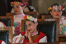 ...przyglądali się inni młodzi artyści.