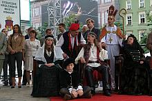 Uroczystość poprowadził redaktor Artur Bober (w krakowskim stroju).  