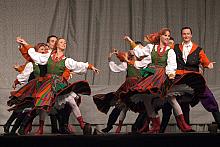 Swoim występem w Alei Róż Mazowsze udowodniło, że mimo choć liczy prawie sześćdziesiąt lat, nadal zachwyca werwą i urodą. 