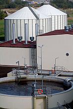...zbiornik magazynowy osadu oraz budynek energetyczny...