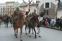 Na czele pochodu maszerował poczet sztandarowy 8. pułku ułanów im. ks. Józefa Poniatowskiego. 