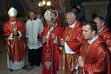 Rozpoczęła się uroczystość w krypcie.