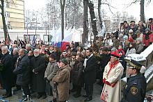 "Talent sprawił, żem na ten pomysł wpadł genialny, by Piastowiczów w kerezje ustroić, zharmonizować strój fenomenalny, z kt