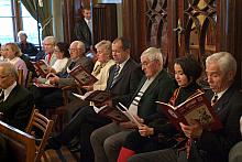 Młodzi artyści zachęcili uczestników spotkania do wspólnego śpiewu.