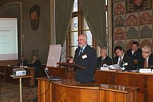 Serię ciekawych referatów otwarło wystąpienie profesora Jana Czekaja z Rady Polityki Pieniężnej pt. "Rola polityki pieniężn