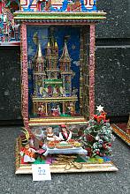 Niektórzy z twórców wzbogacili szopkę o nowe elementy, i był to jak w tym przypadku, krakowski stragan.