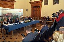 W należącym do Globe Trade Centre kompleksie biurowym w przy al. Armii Krajowej, pracę znajdzie niemal 2 tys. pracowników. 
 
