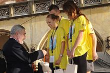 Zwycięskie drużyny odebrały gratulacie i prezenty.