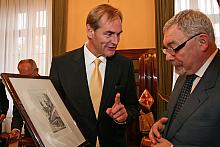 Wizyta gości z Lipska w gabinecie Prezydenta Miasta Krakowa zakończyła się tradycyjną wymianą upominków.
