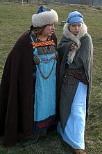 ...czym wyraźnie zdegustowane  były wczesnośredniowieczne panie i panny.