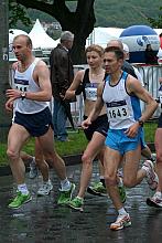 Wsród pań najszybsza była Olga Kotowska  z Ukrainy (w środku), która pokonała dystans w czasie 2:39:49...